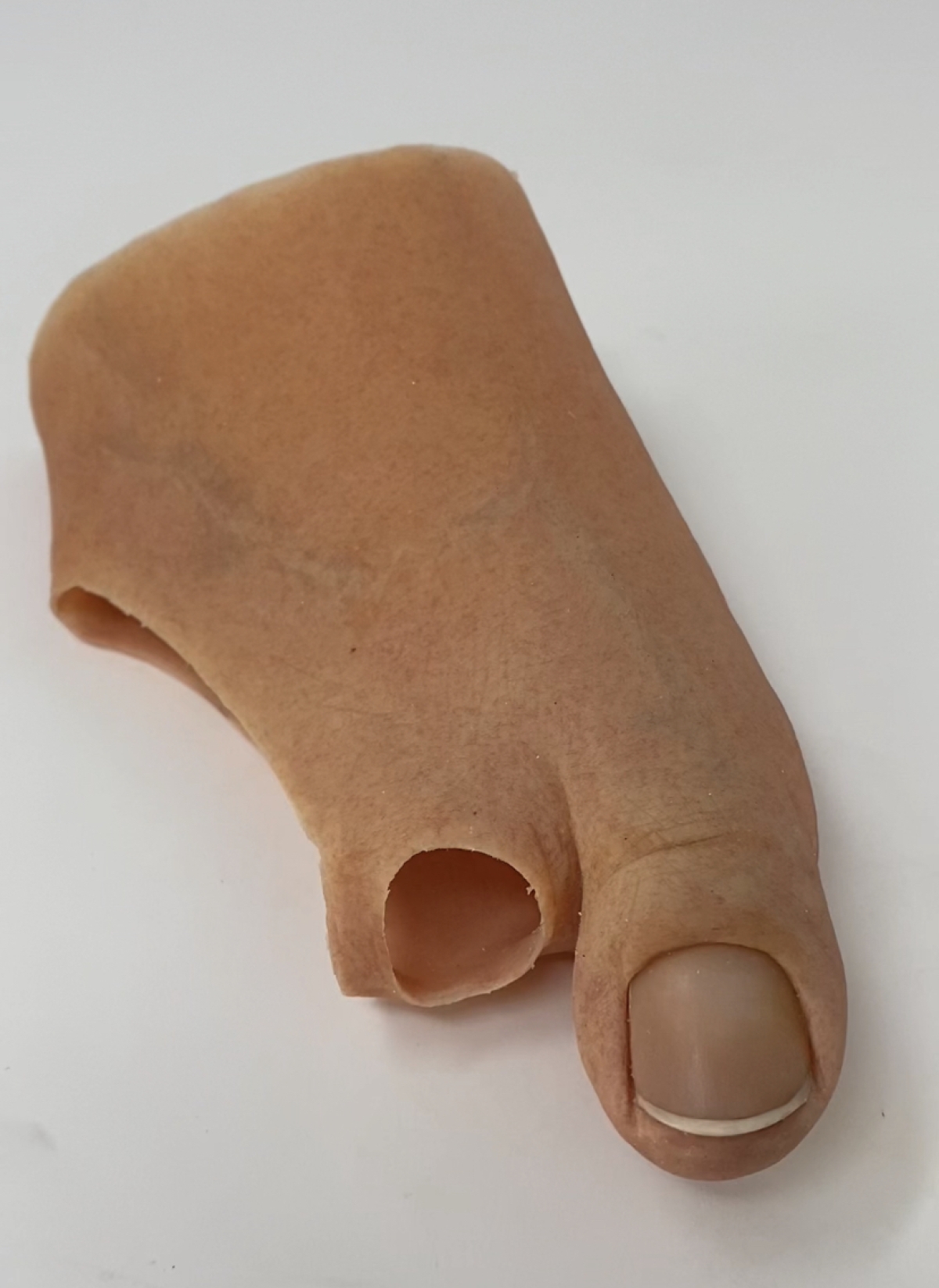 Prótesis parcial de silicona para pie